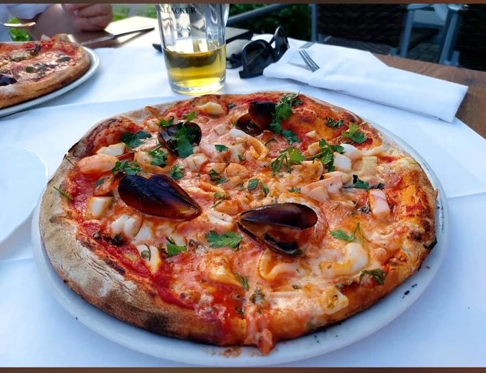 Pizza mit Meeresfrüchten